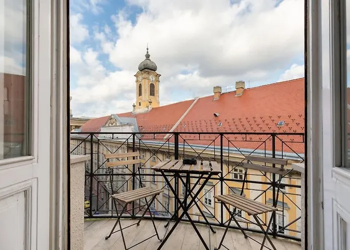 Designer Dream Home With Balcony At Vaci Street