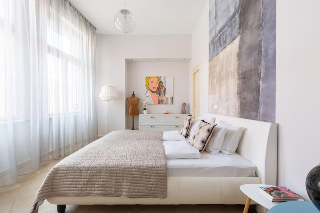 Designer Dream With Balcony At Vaci Street Apartment Budapest