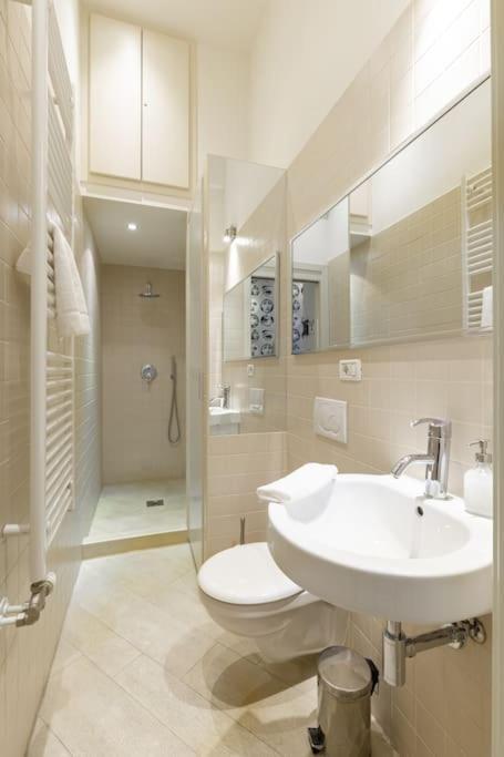 Designer Dream With Balcony At Vaci Street Budapest