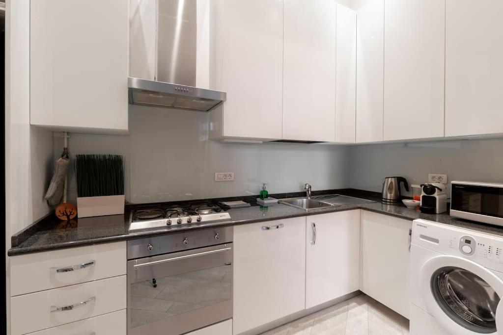 Apartment Designer Dream With Balcony At Vaci Street *