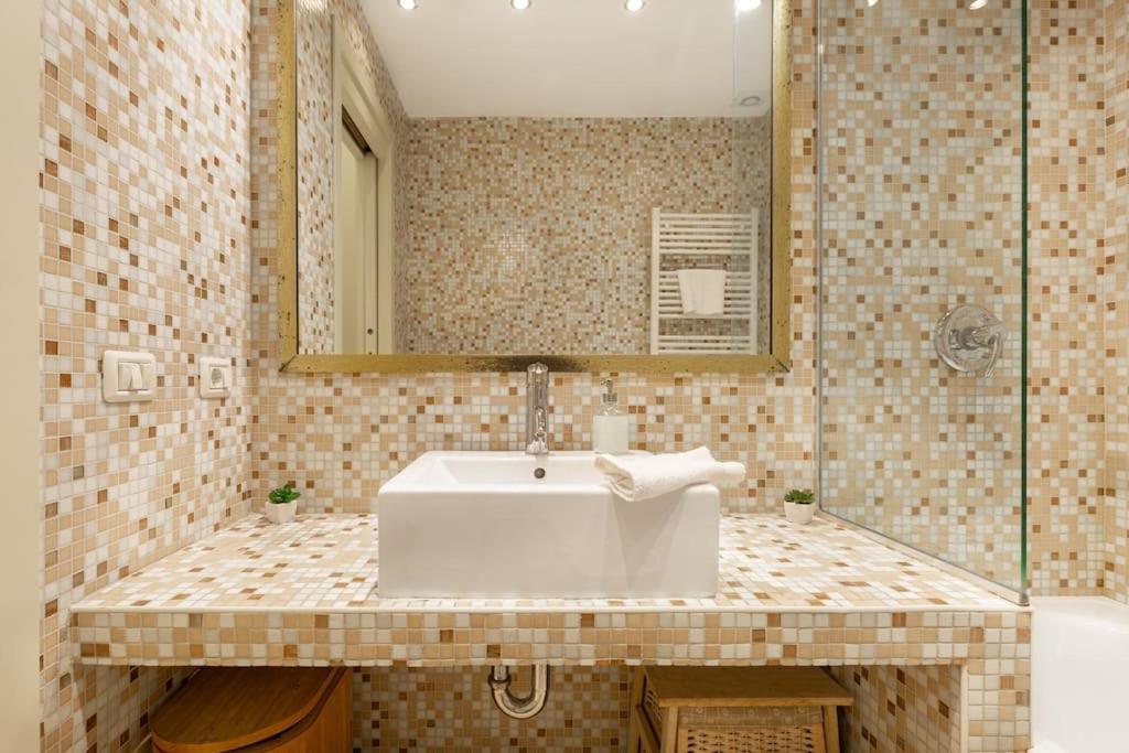 Apartment Designer Dream With Balcony At Vaci Street Budapest