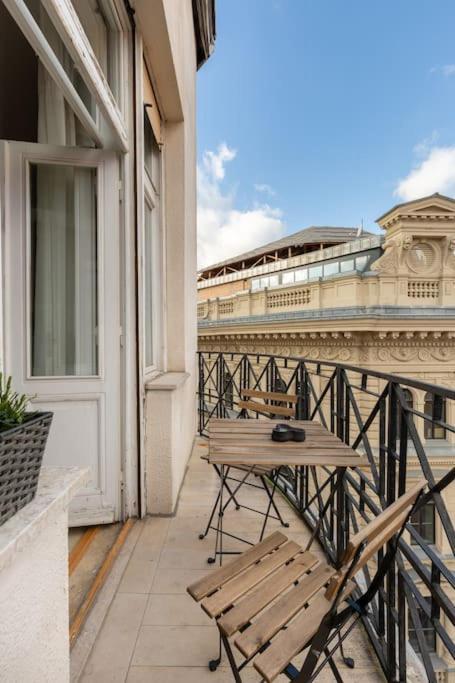 Designer Dream With Balcony At Vaci Street * Budapest